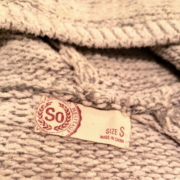 SO Cable knit V neck hooded sweater size Small super cute - Picture 3 of 8